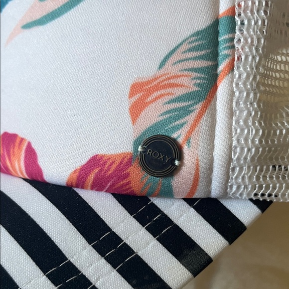 Roxy Tropical Print Trucker Hat - Picture 2 of 5